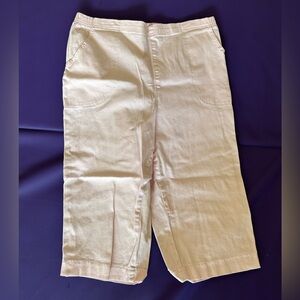 Light pink pull on capris